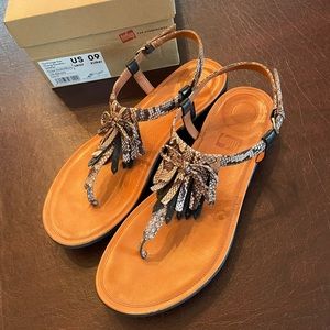 Fitflop taupe/black snake skin sandals
